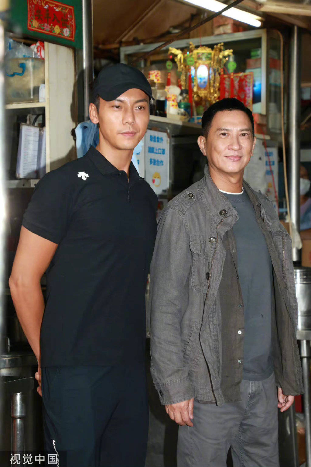 影片讲述缉毒总督察李志行派遣卧底探员江铭潜入贩毒组织,誓将毒首