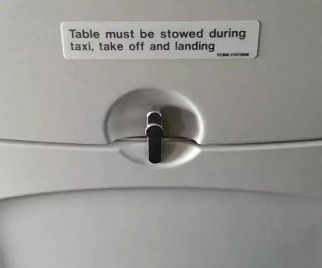 飞机座椅上写的"taxi" 可不是出租车，那是什么意思？