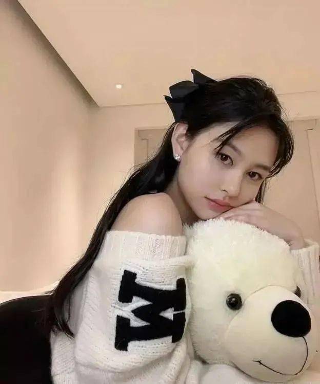邱淑贞女儿沈月韩国出道惊艳全场!不愧是去过巴黎名媛舞会的