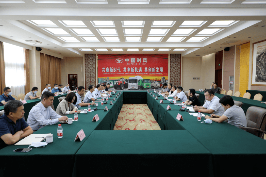 河南德力新能源汽车公司董事长钱得柱来我县时风集团参观考察_车间