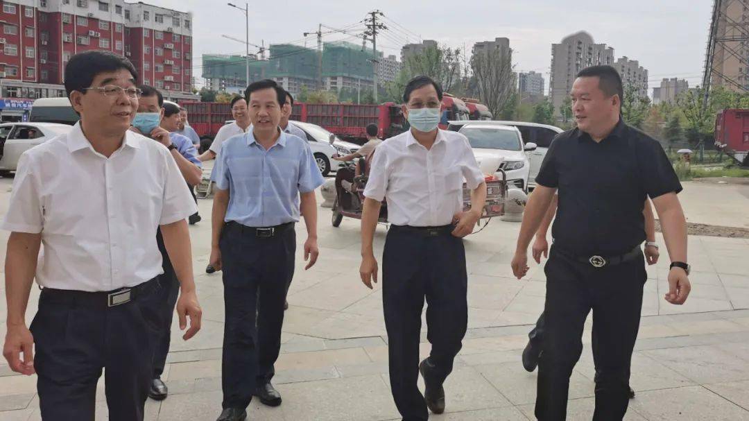 平顶山市人大副主任韩宏亮,市政府副秘书长赵志伟,市供销社党组书记