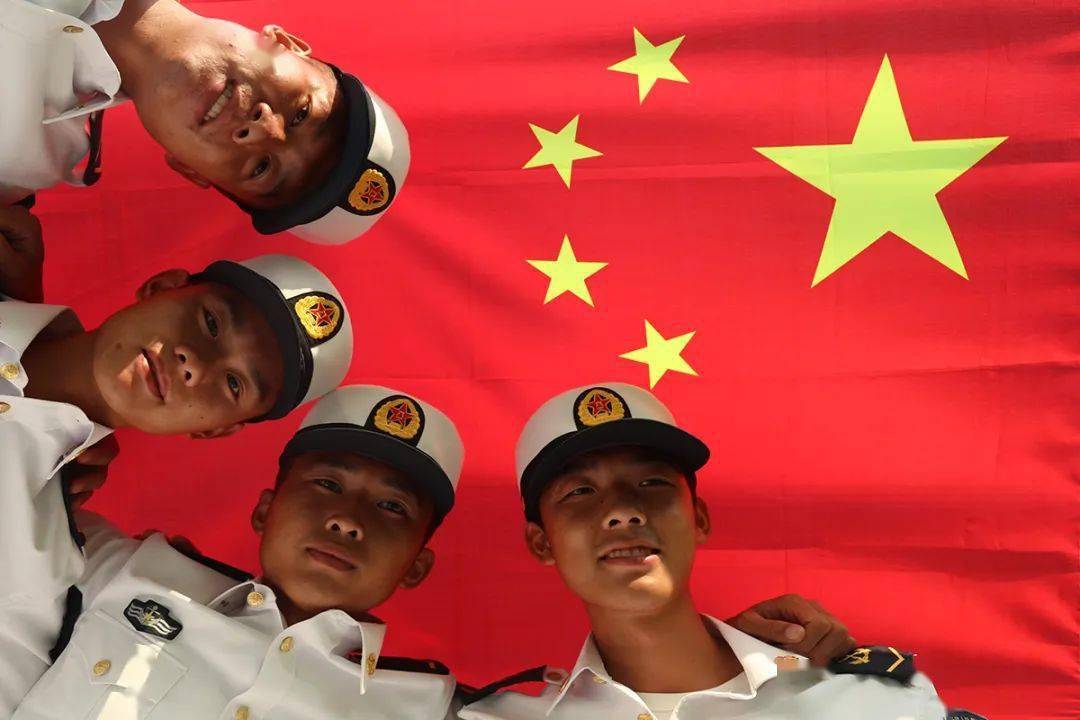 我与国旗合个影 | 我爱你,中国!_战区_部队_武警贵州总队