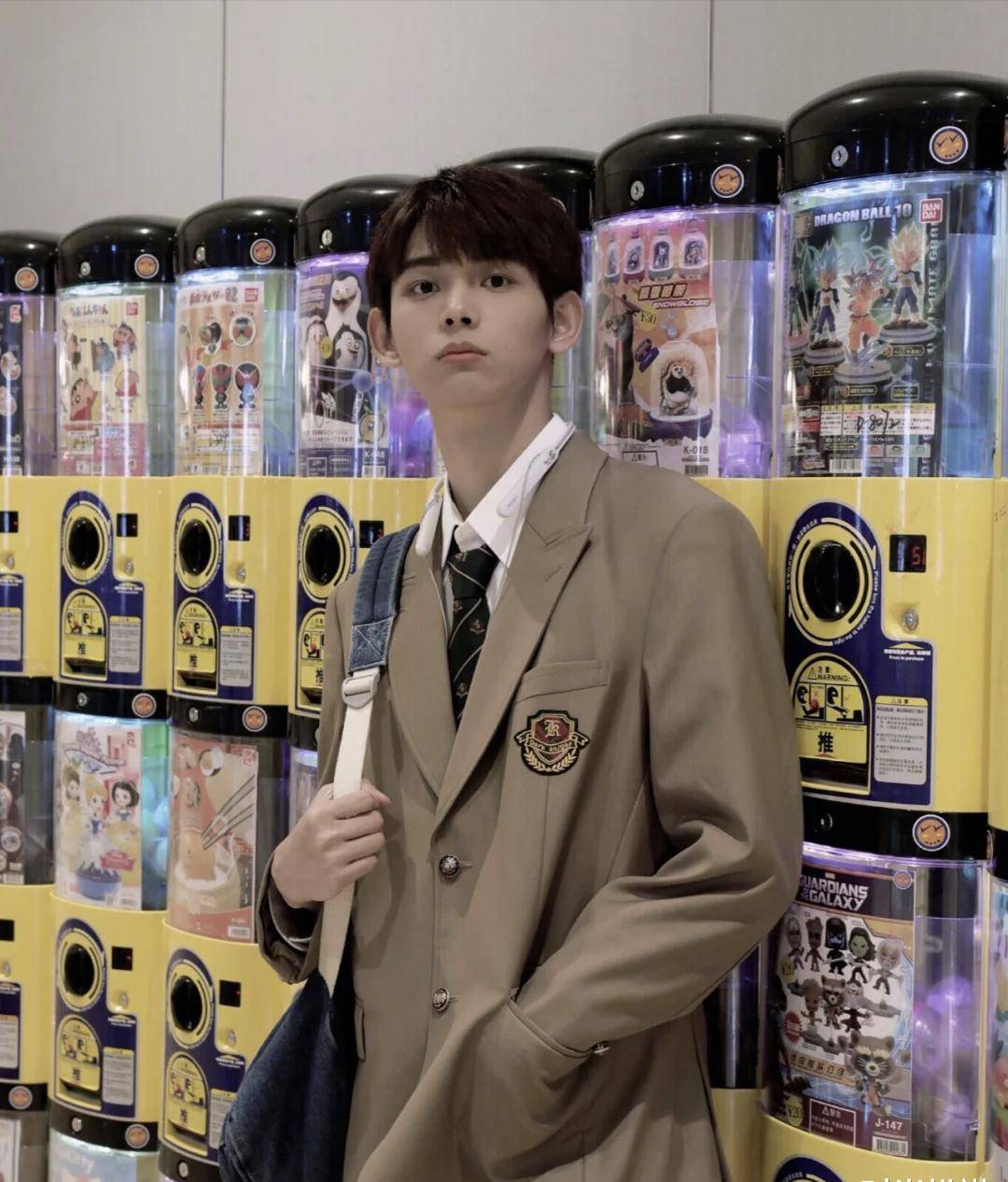 男生穿dk制服超帅的!学院风十足又减龄,这个春季穿起来吧