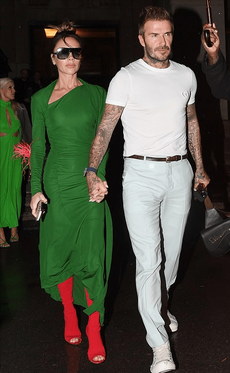 穿低胸长裙太早熟,该减减肥了_小贝_造型_时装秀