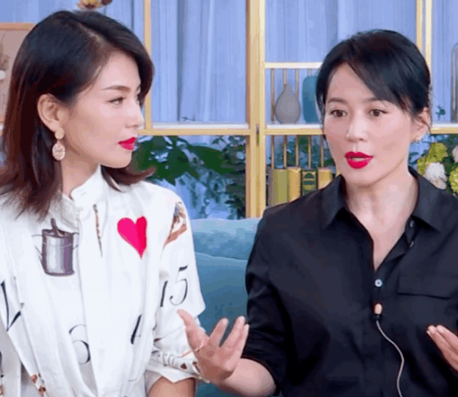 49岁俞飞鸿与41岁刘涛同框,失去十级ps后,真实颜值引热议_合作_年纪