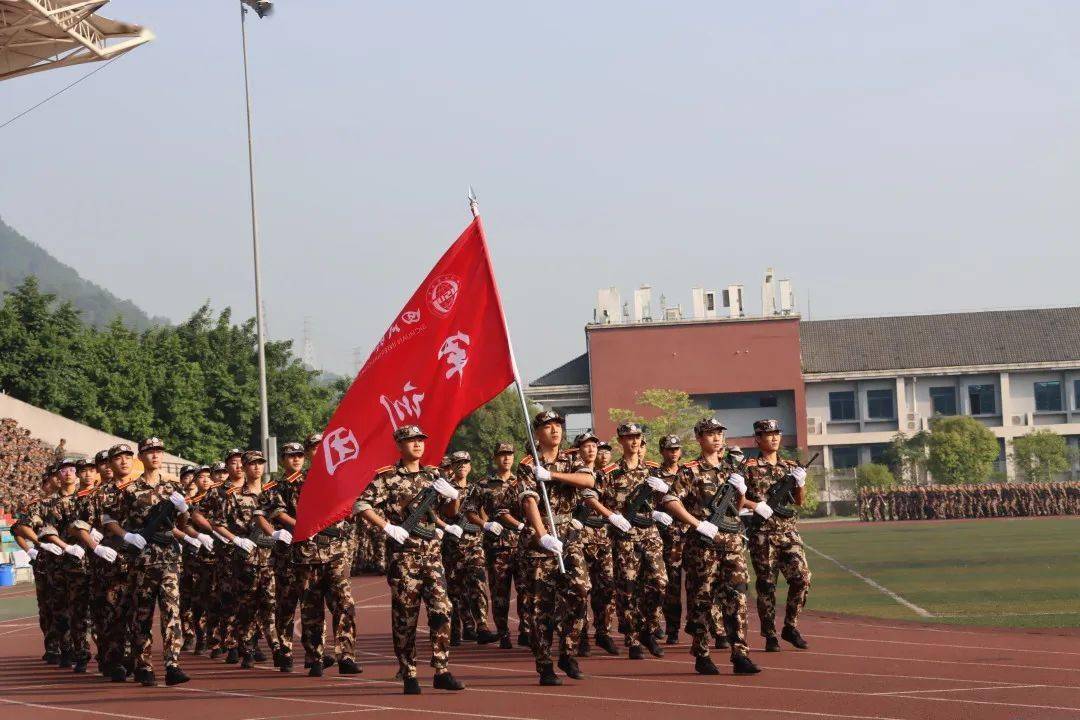 军训汇演|小绿人,你真的很不错!_sisuers_未来_歌乐山