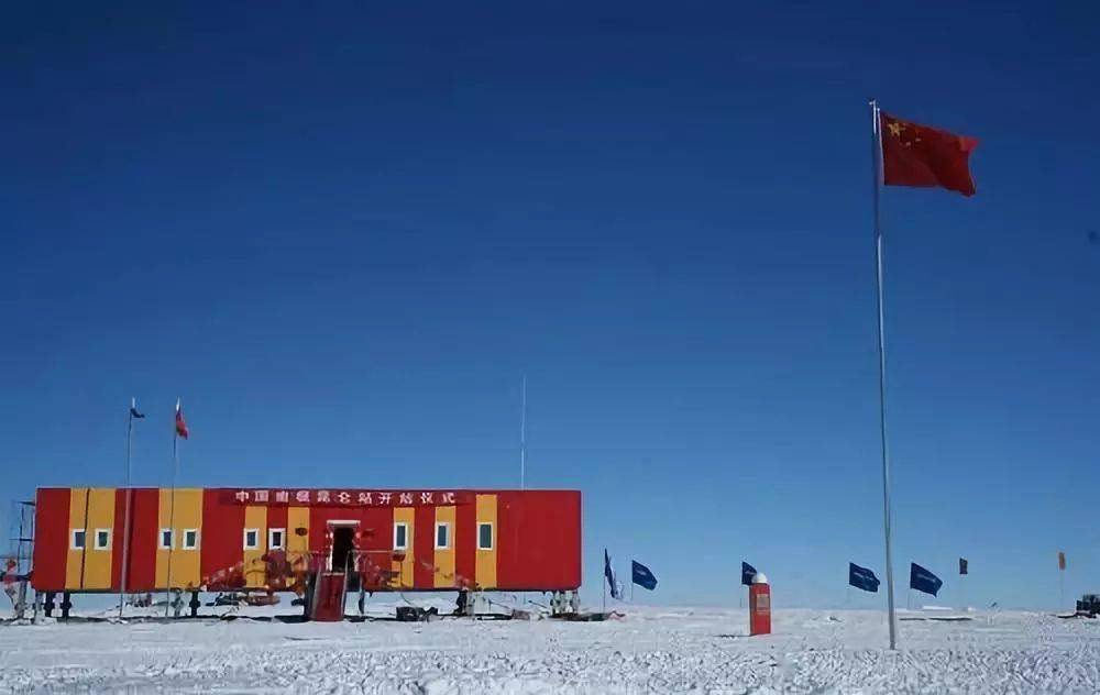 作为国旗手步入鸟巢姚明与汶川地震抗震救灾英雄少年林浩奥运会