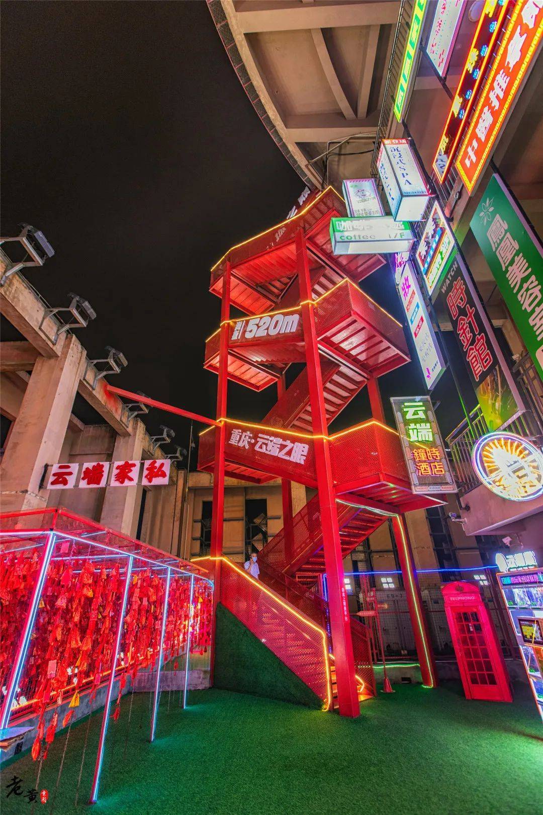 重庆红色楼梯观景台图片