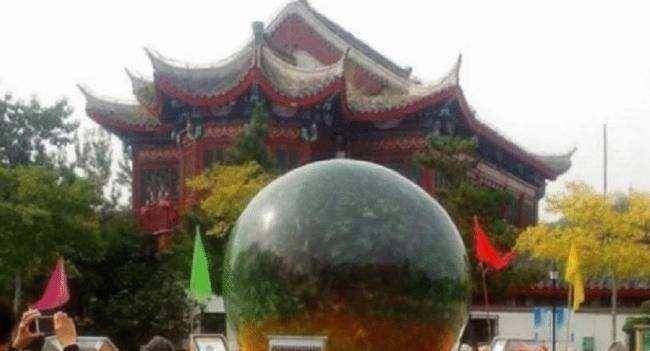 19年前，陕西男子赵社良刨出6吨重夜明珠，估值22亿，今却变路灯