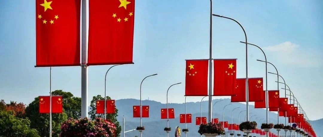 中国红“燃“遍襄阳城！_五星红旗_一面_氛围