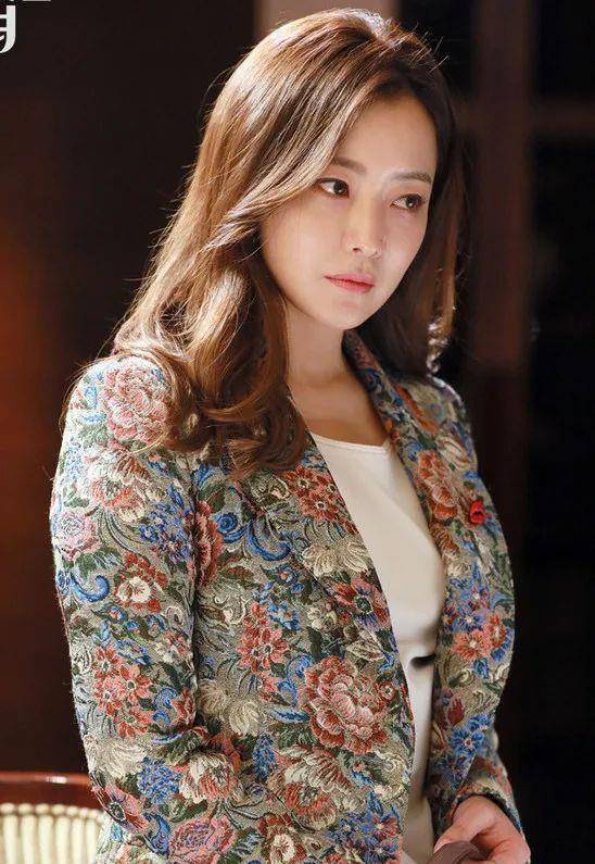 她43岁再出山新剧却扑街被嘲 好好的豪门阔太生活不香吗?