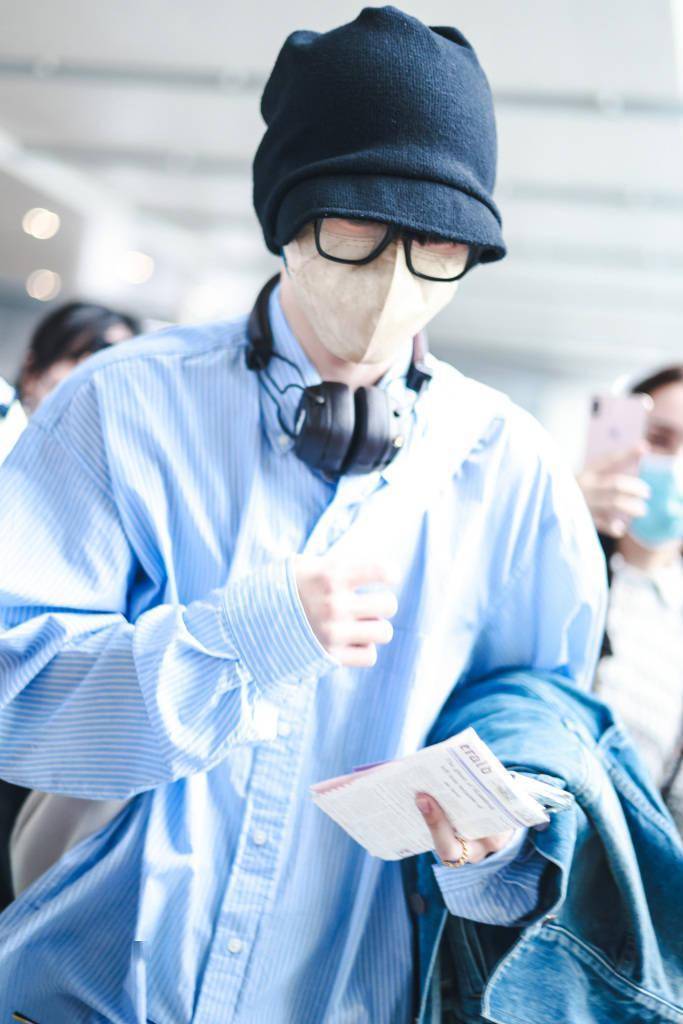 戴眼镜斯文帅气文艺十足_上海_费启鸣_斯文