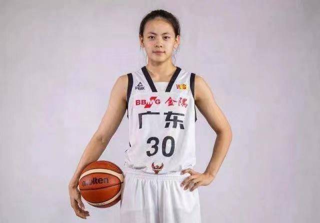 "人间扳手"杨舒予:19岁征战东京,创中国女篮历史,颜值实力并存_篮球