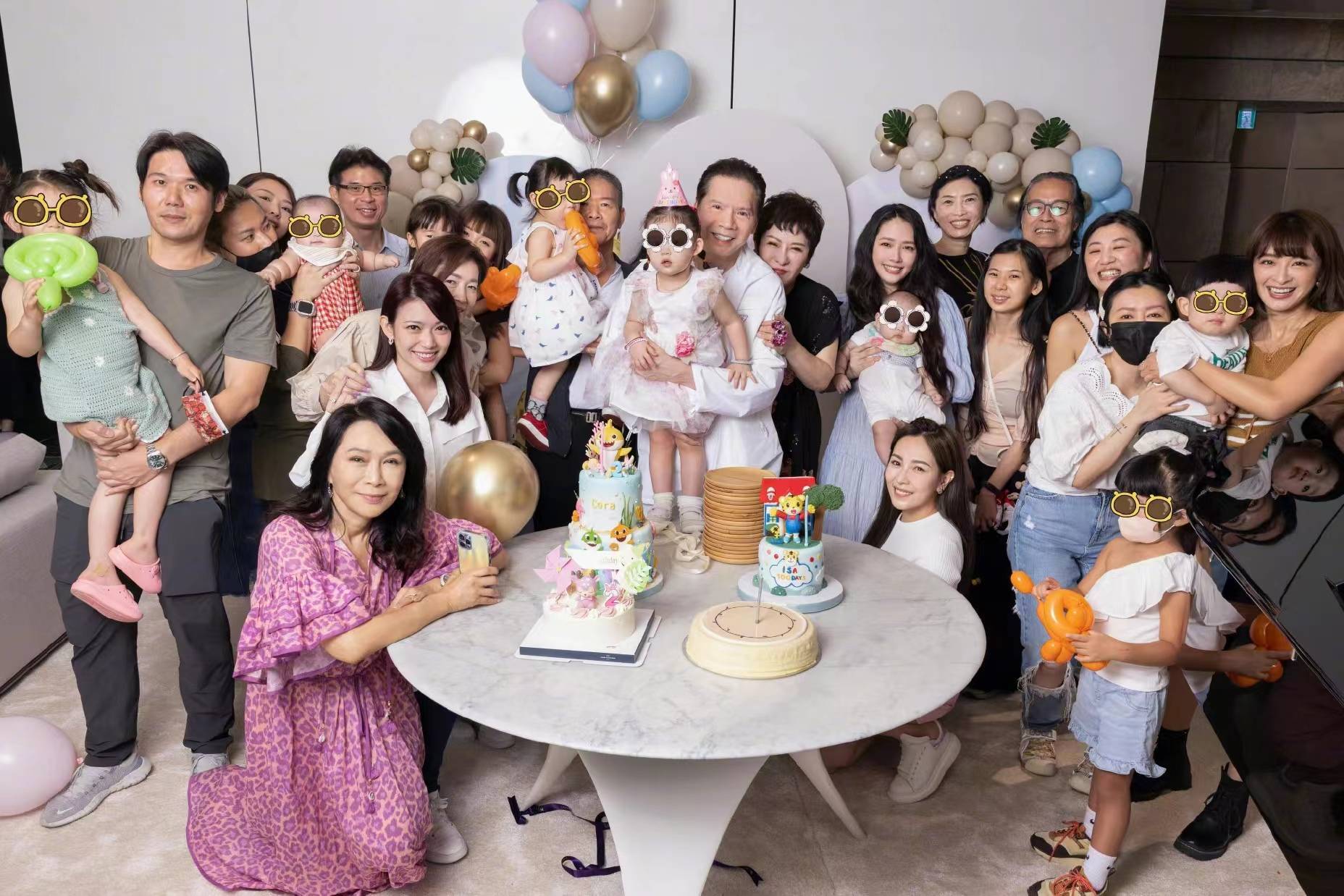 郭碧婷为儿子办百日宴,向佐意外缺席引发争议,向太透露其中原因