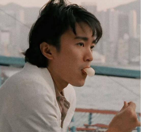 周星驰澄清与17岁港姐被嘲,群众:他对恋爱的态度依旧一变不变_张晓琪