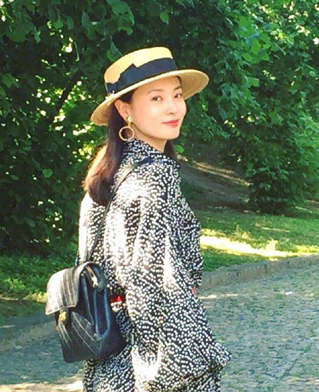 "电视三姐"刘芳菲:爱情成人生毒药,45岁未婚让人心痛_日语_栏目_毕业