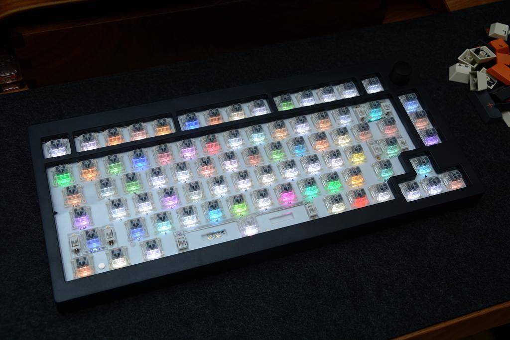 人生第一把客制化键盘就是它了,贱驴A3落日橙客制化套件体验