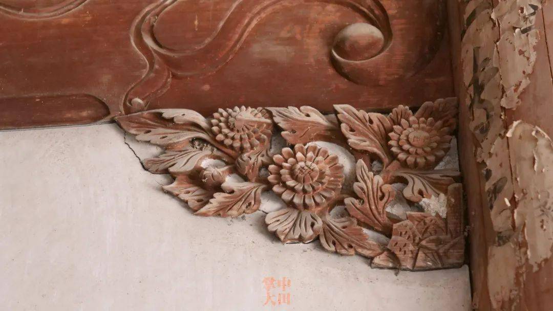 太师壁,正粱,柁梁,柁墩,垂莲,乌龟壳,卷棚轩,花罩,垂花柱……等等木雕