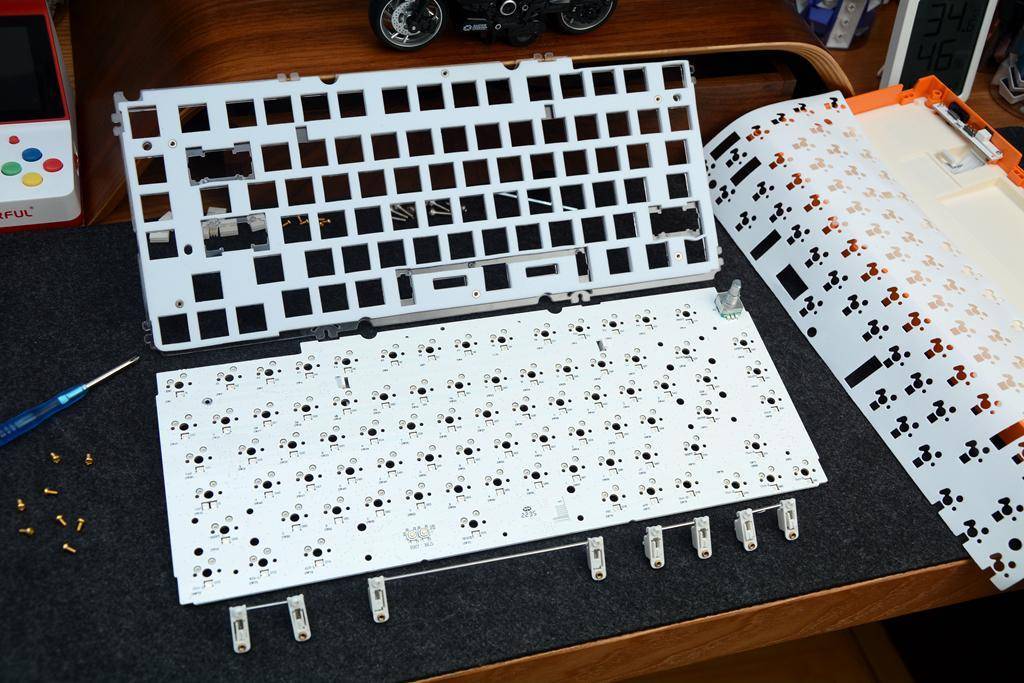 人生第一把客制化键盘就是它了,贱驴A3落日橙客制化套件体验