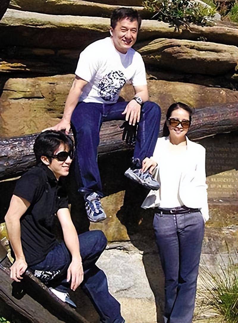 成龙的一儿一女,房祖名和吴卓林,人生状况有何不同?