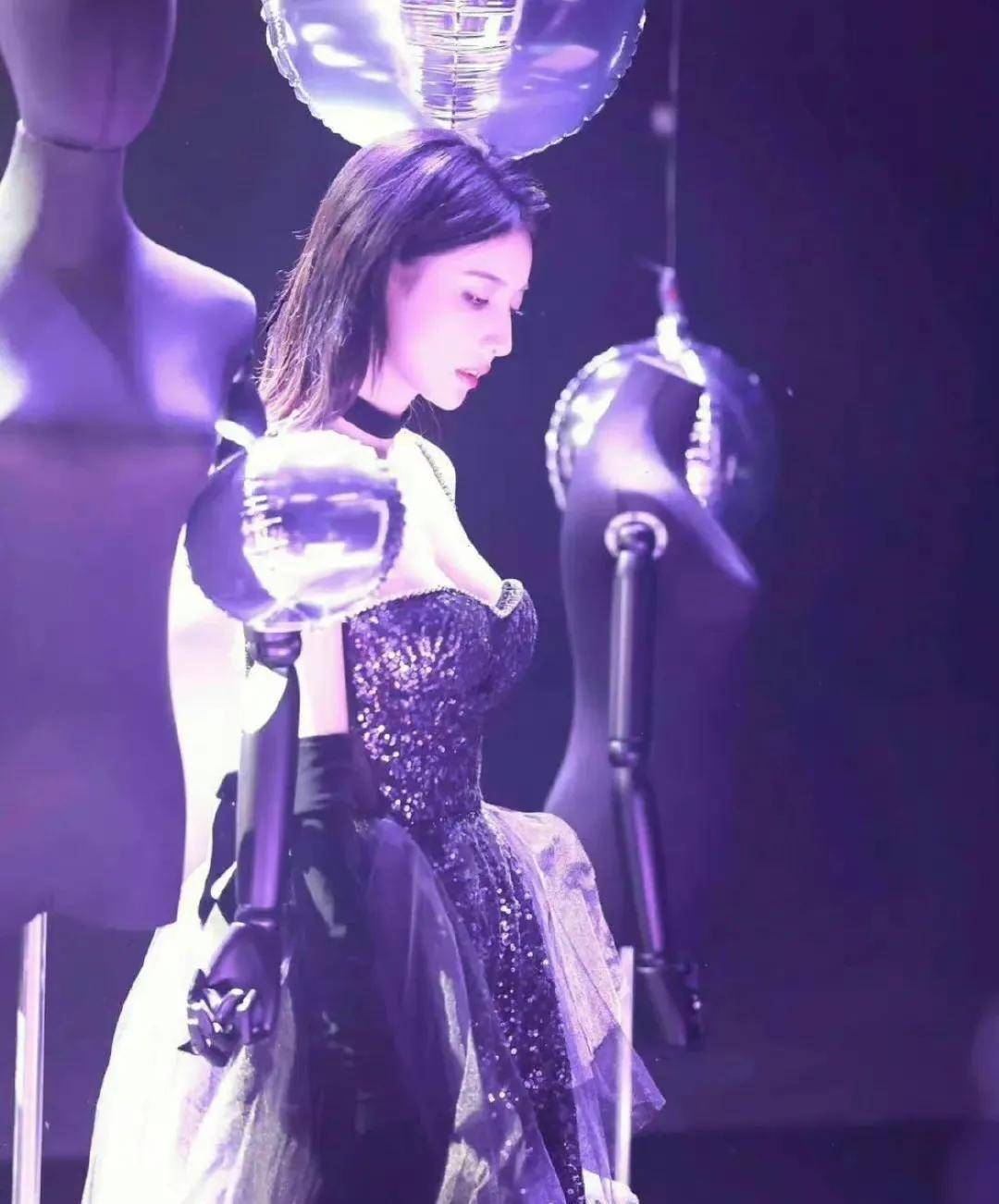 2016年,赵粤参与《梦想岛》mv拍摄泳装写真,赵粤泳装写真,将好身材