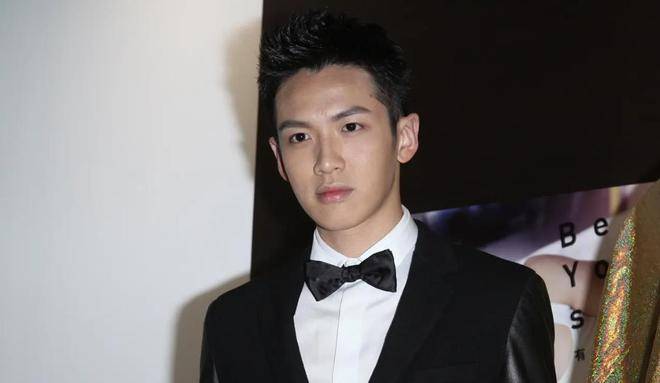 柯震东原名叫柯家凯,原本是台湾著名的男演员和男歌手,因其英俊的外貌