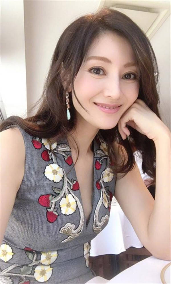 李嘉欣素颜大变样!