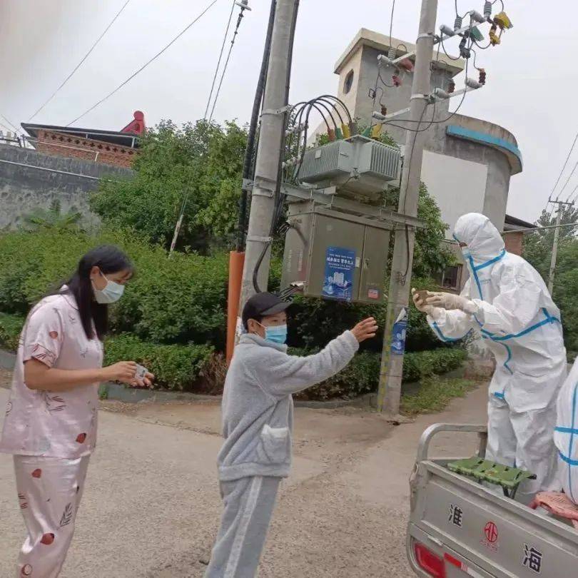 突遭变故，两位“90后”女孩在特殊时期选择这样做……_工作_父亲_社区