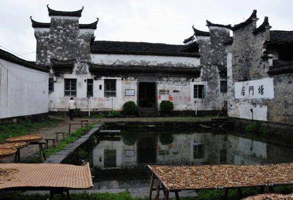 浙江历史悠久的古镇，至今保留庞大古建筑群，经历千年但风貌依旧