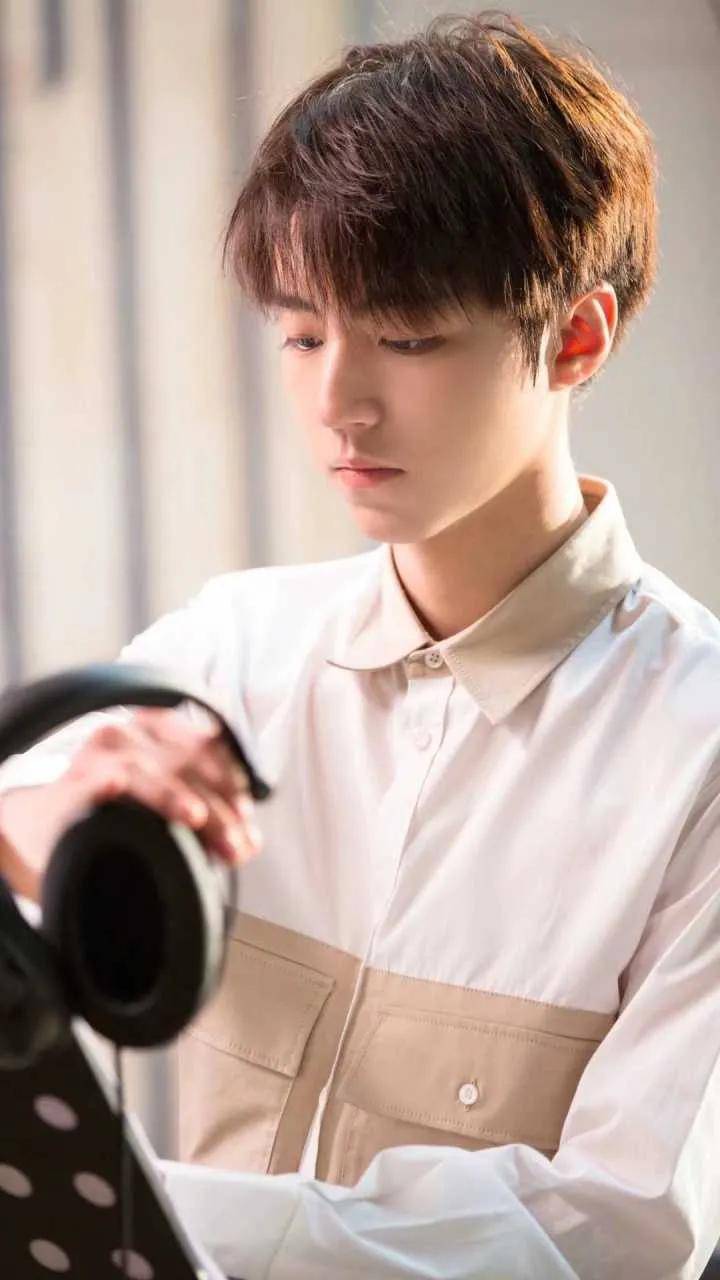 王俊凯:毕业典礼那天我一定要做把学士帽扔到最高的那一个_北电_凯凯