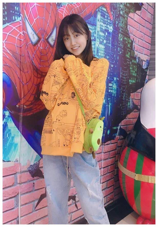 有一种长大叫小李慧珍,00后超爱的六分裤穿搭,贼显腿长_曲帝_穿着