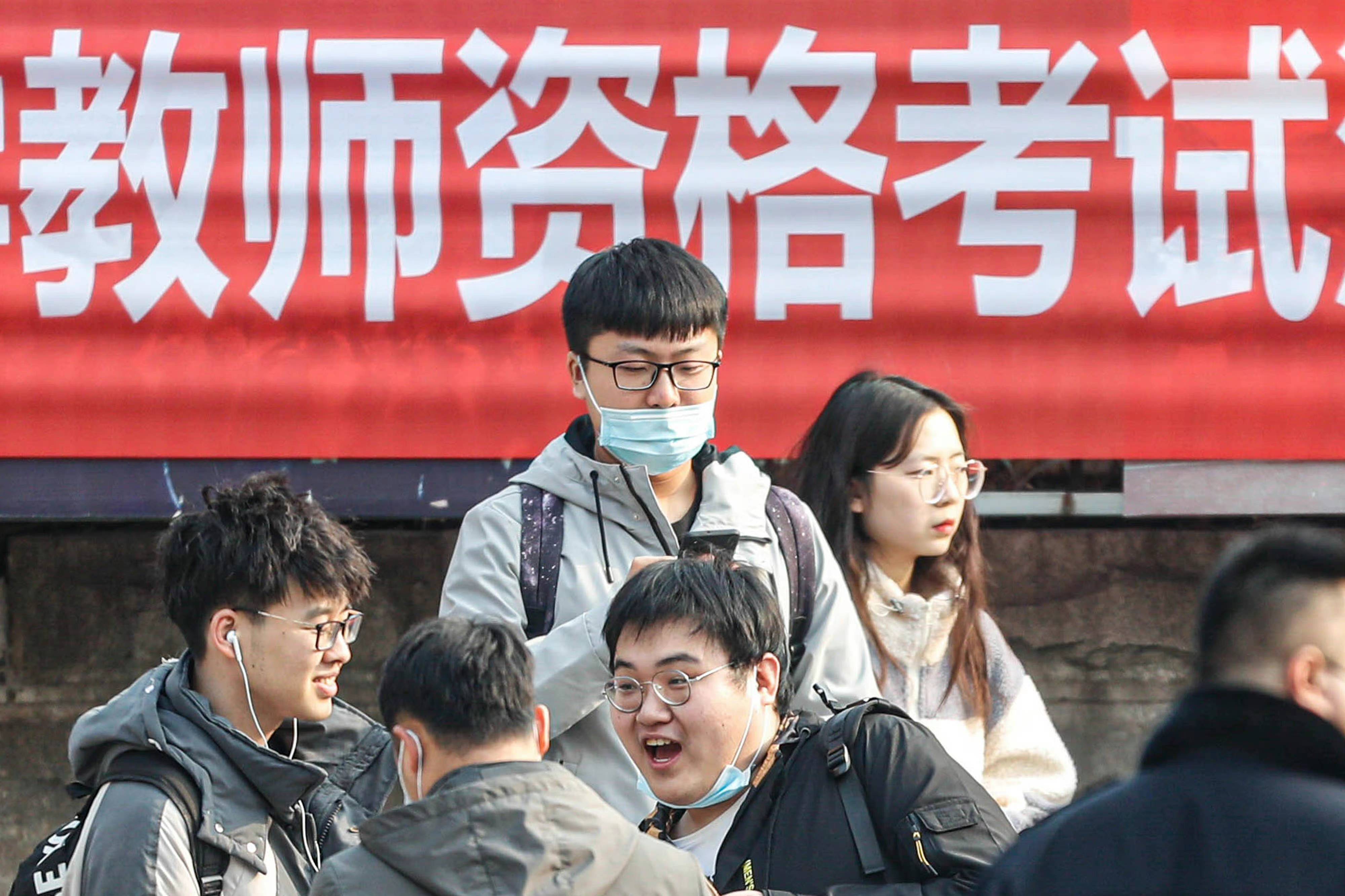 作者建议:师范类专业学生,还是必须要参加教师资格证考试的,毕竟是