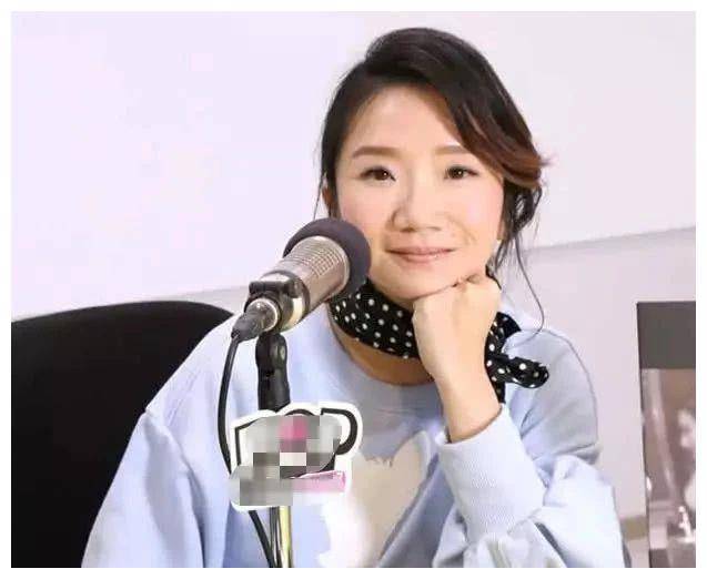 陶晶莹素颜照堪比换脸,一个49岁一个25_化妆_穿着_照片