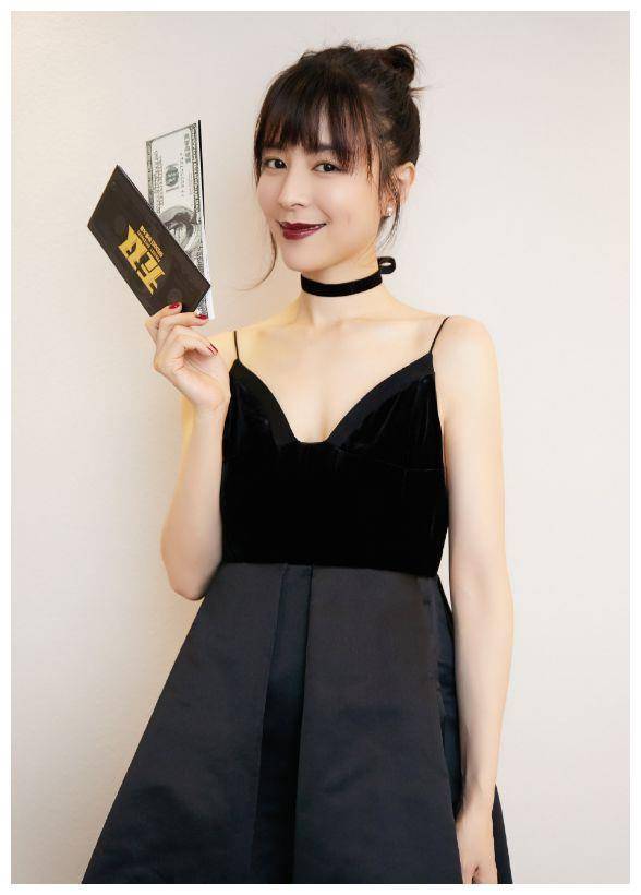 张静初的复古红唇真美!