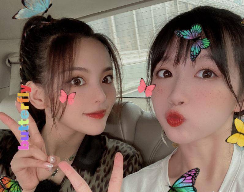 继续看看李浩菲跟中餐厅女嘉宾的合影,或许还是小编我低估了女明星p图