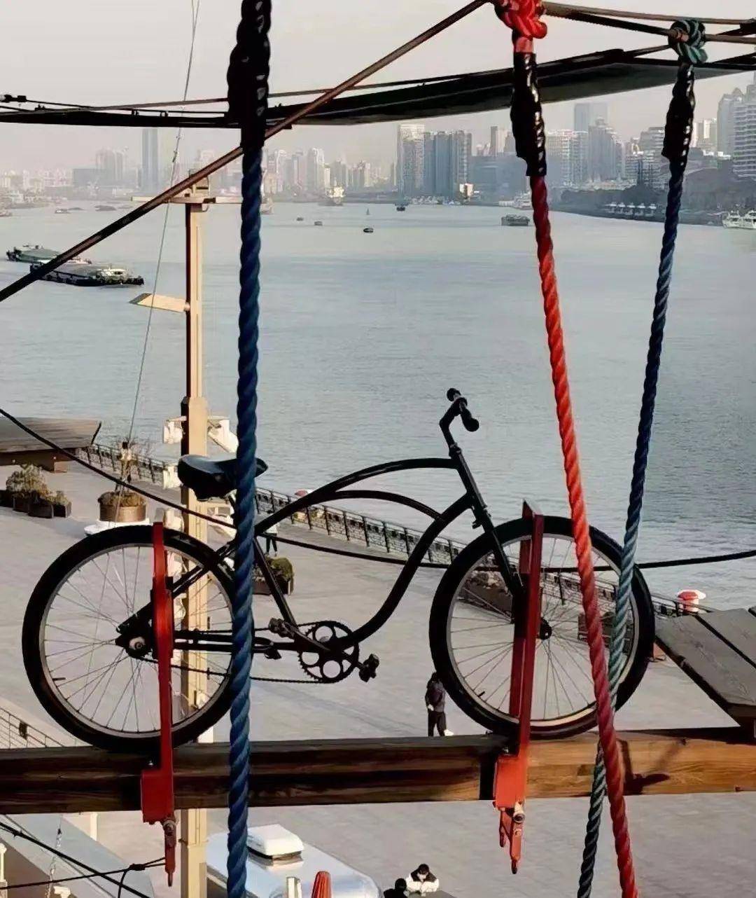 周五宠粉日丨免费畅玩魔都矩阵半空中欣赏陆家嘴户外风光