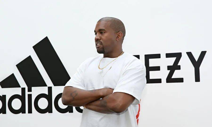 adidas坐不住了！Ye 身穿「White Lives Matters」现身引起热议