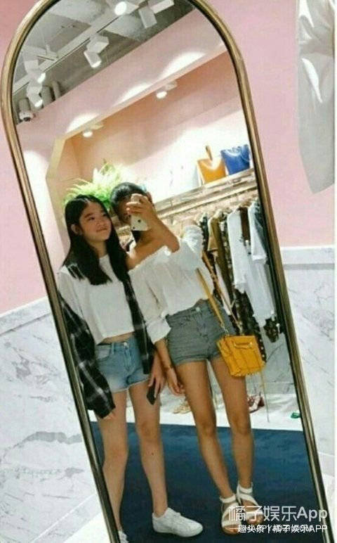 小时候一起逛街的,是乐天集团的小孙女↓公主的交际圈都有谁呢?