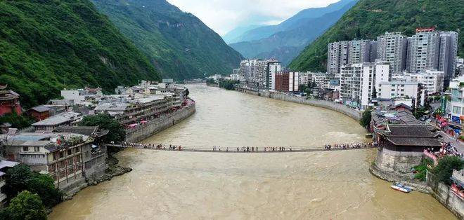 泸定桥1万个铁环在300年前是如何造的？1935年5月24日强渡大渡河