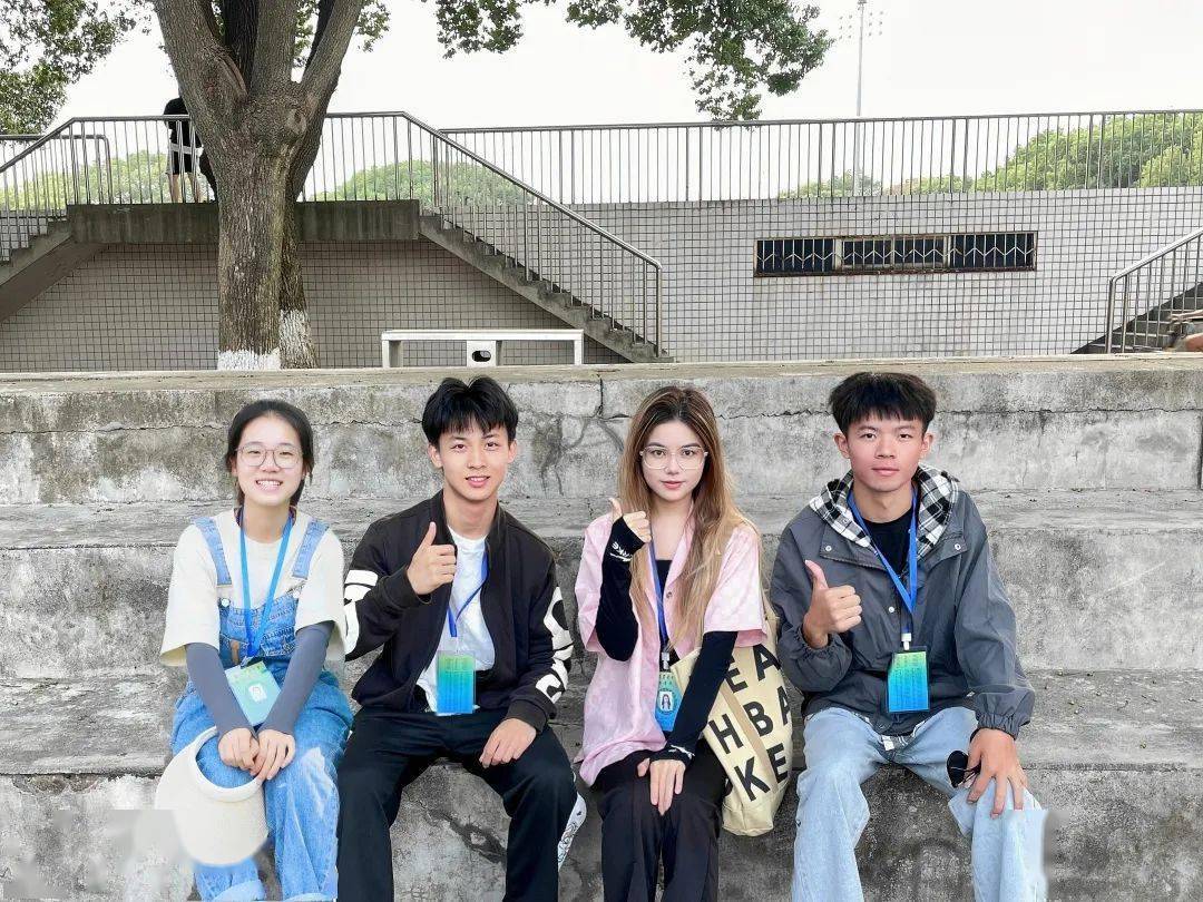 从左至右依次为:李阳阳,曾鑫,饶洁,曾泓杰烟草二班烟二的小宝贝们