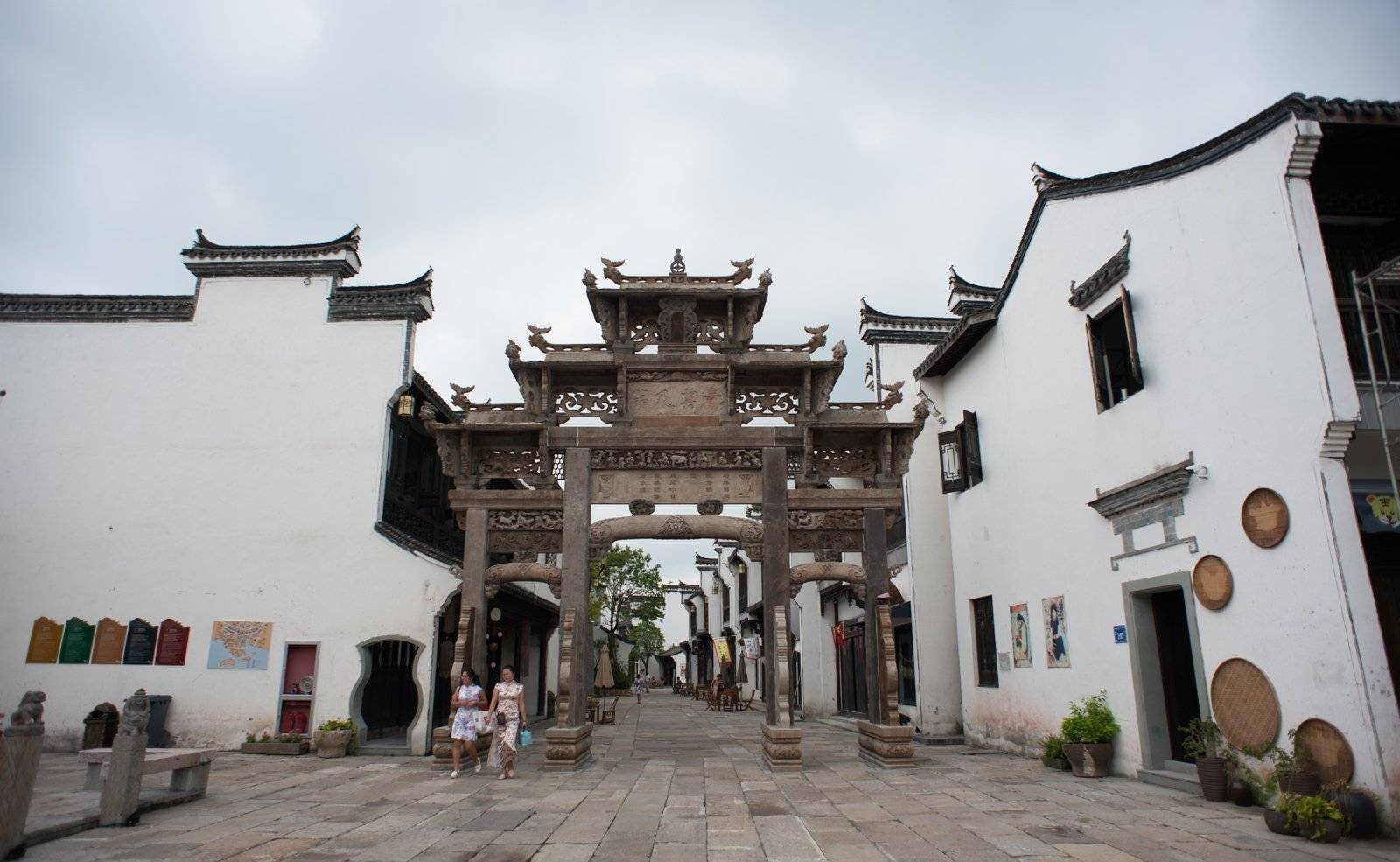 狮城,是浙江的旧地名,曾经是遂安县县城,历史非常悠久,最早可追溯至