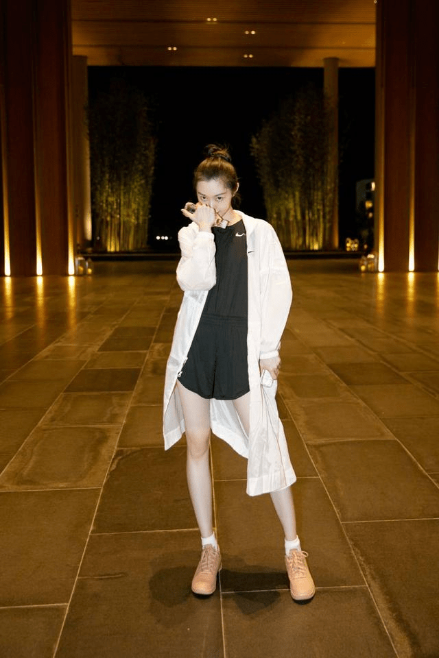 宋轶骨感身材太"招摇"!