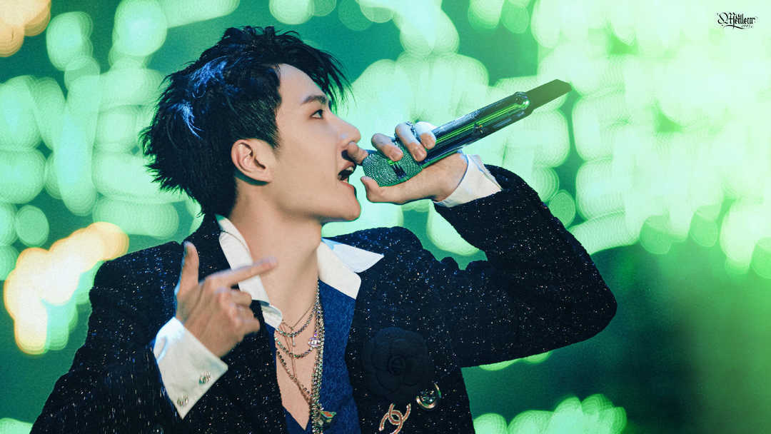 王一博《无感》超带感,扭胯扭到我心上,潇洒自如又有点时尚_绿色_乐华