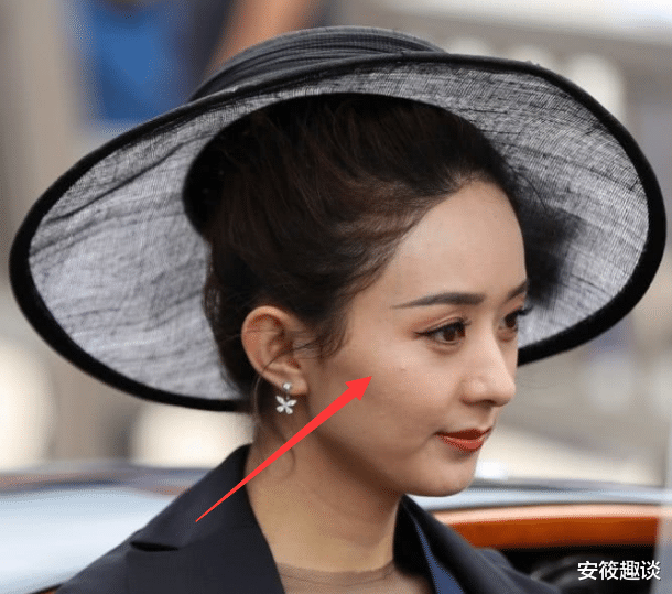 赵丽颖国外看赛马路透,失去了ps的权利,暴露32岁真实颜值_保护_皮肤