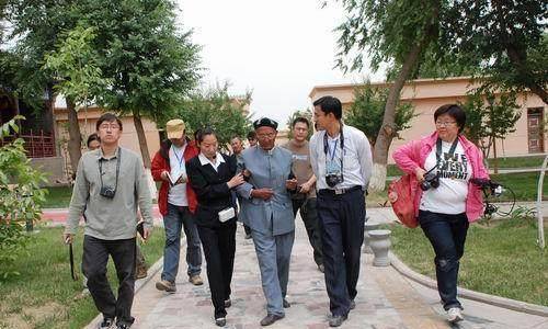 王爷,也是唯一终身制公务员,病危一句话令人感动_库车_达吾提·买