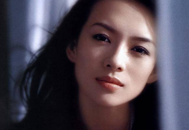 章子怡出生于1979年,是地地道道的北京人.