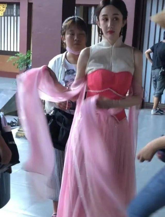 她被称为"烂片女王",出道12年不温不火,靠短视频圈粉无数_文梦洋_剧中