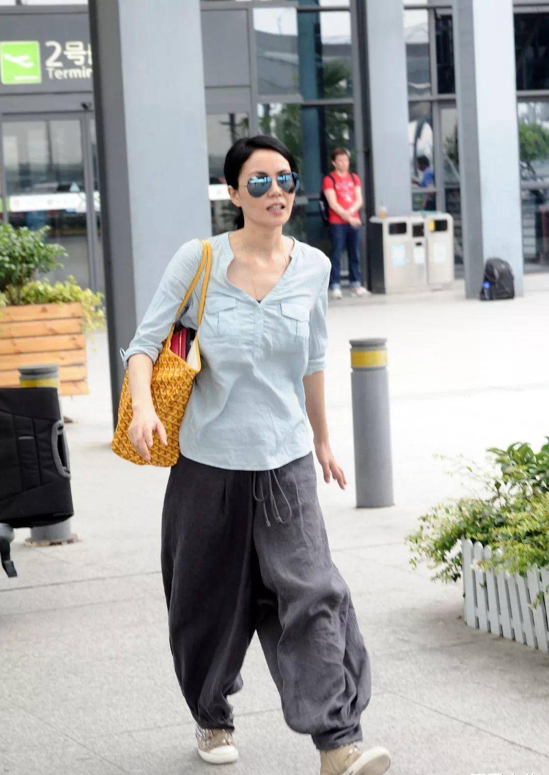 王菲的穿衣风格换品味了?