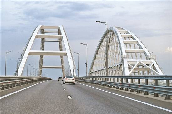 普京签署命令 对克里米亚大桥等设施加强保护