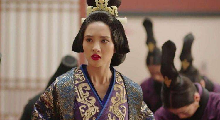 曹丕当时就决定一定要让郭照的孩子做皇帝,所以曹丕对于曹叡和甄宓的